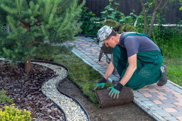 imgi_5_landscape-gardener-laying-turf-for-new-lawn
